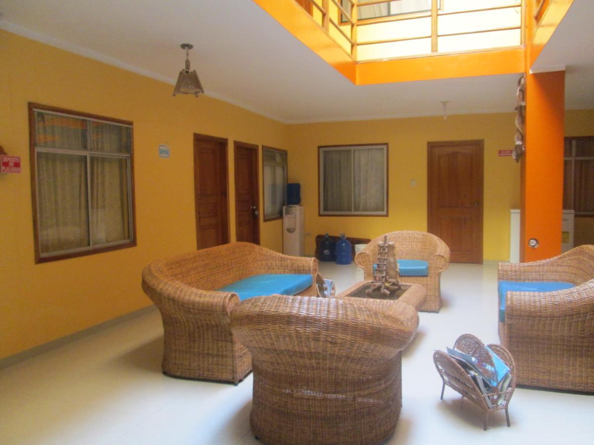 פוארטו בקריסו מורנו Hostal Leon Dormido מראה חיצוני תמונה