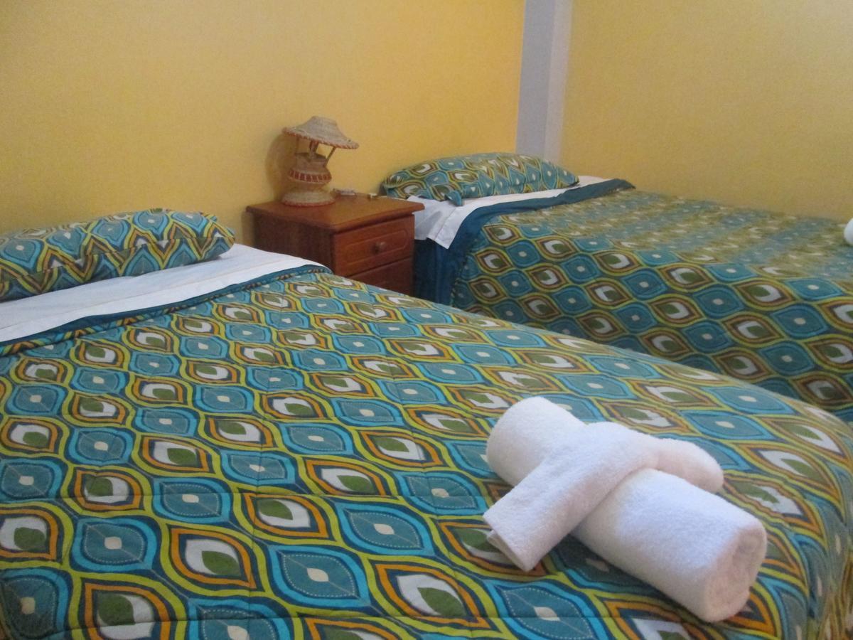 פוארטו בקריסו מורנו Hostal Leon Dormido מראה חיצוני תמונה