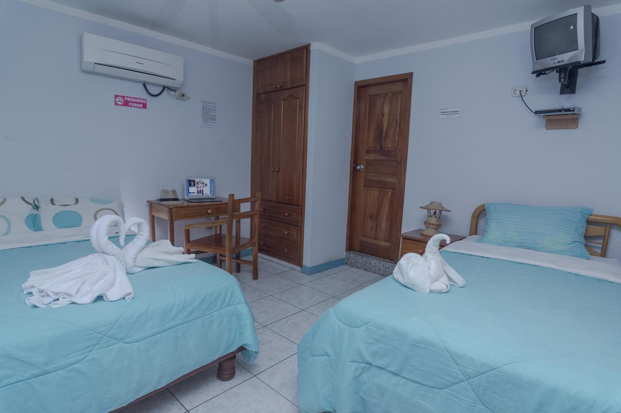 פוארטו בקריסו מורנו Hostal Leon Dormido מראה חיצוני תמונה