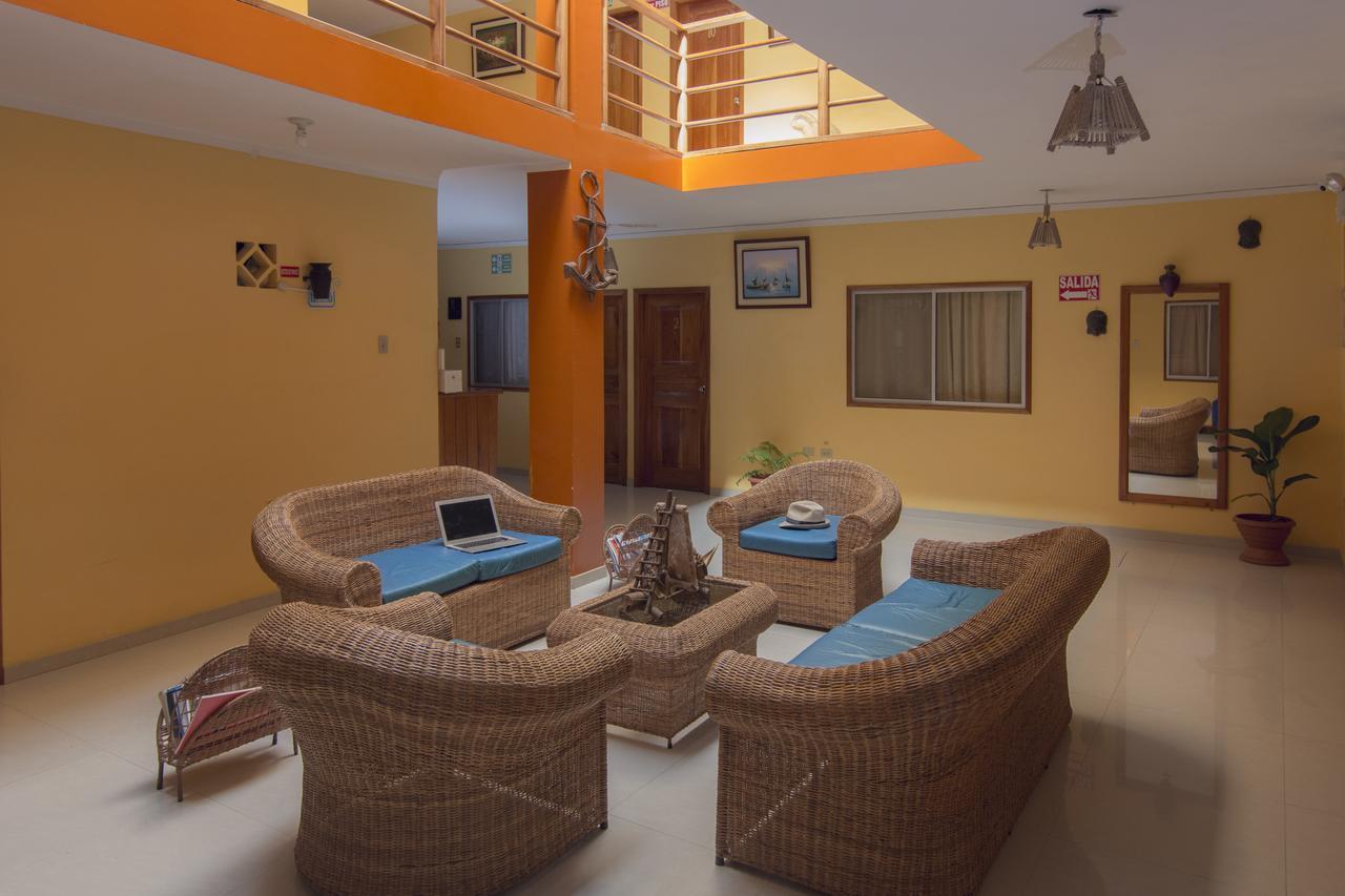 פוארטו בקריסו מורנו Hostal Leon Dormido מראה חיצוני תמונה