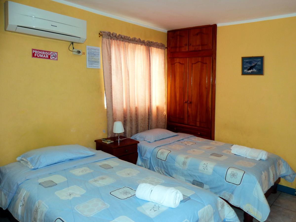 פוארטו בקריסו מורנו Hostal Leon Dormido מראה חיצוני תמונה