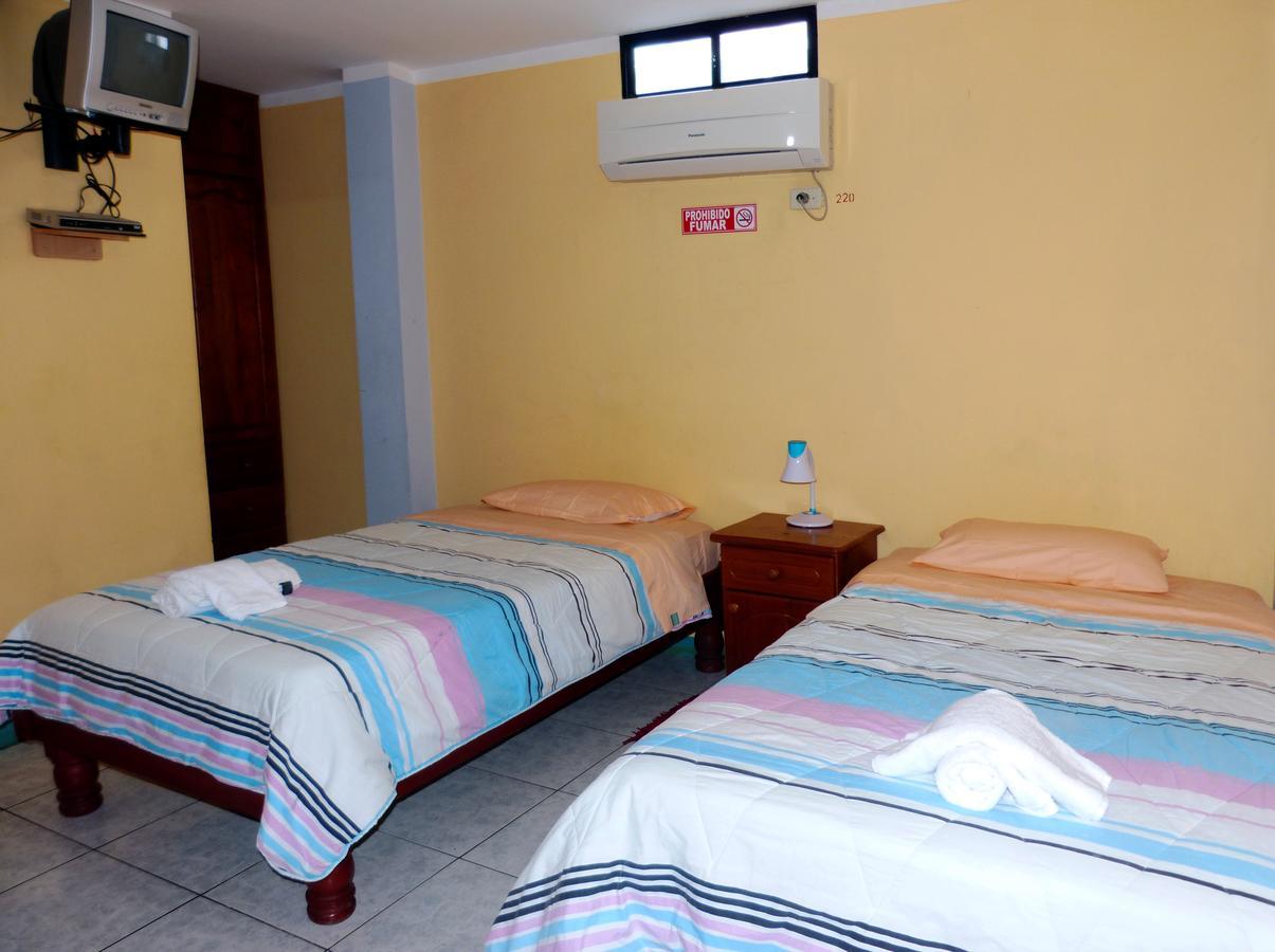 פוארטו בקריסו מורנו Hostal Leon Dormido מראה חיצוני תמונה