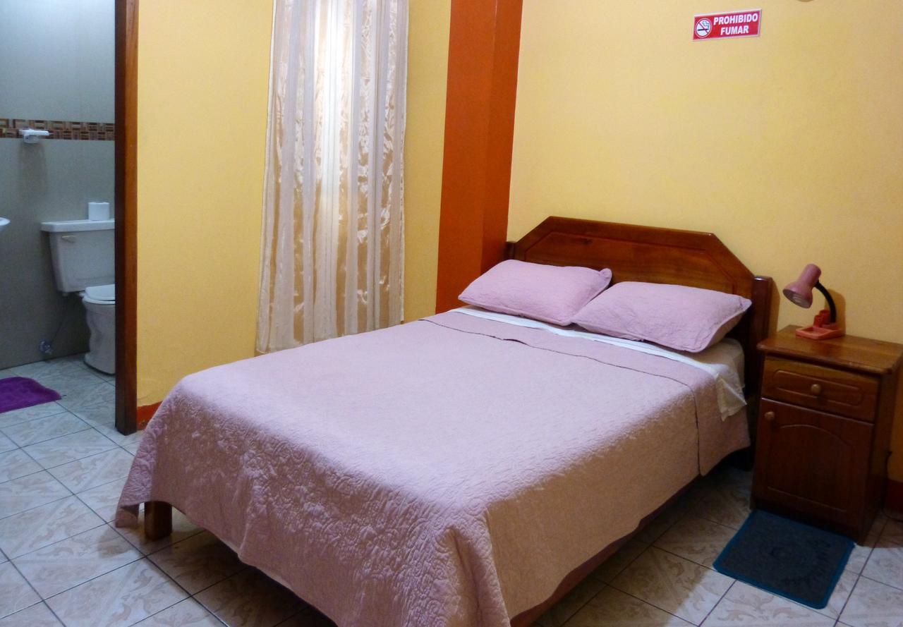 פוארטו בקריסו מורנו Hostal Leon Dormido מראה חיצוני תמונה